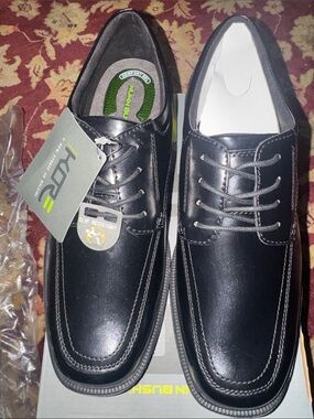 Brand New Nunn Bush Men’s size 10.5 dress Shoes. Non-slip, perfect for allevents